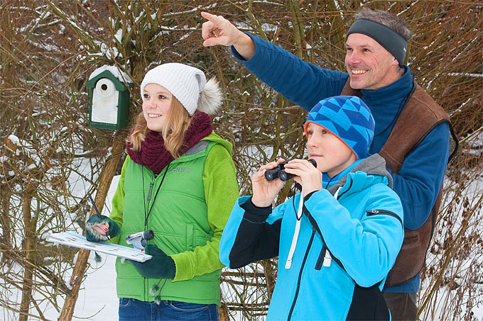 Winterliche Vogelbeobachtung - Foto: NABU/Frank Hecker
